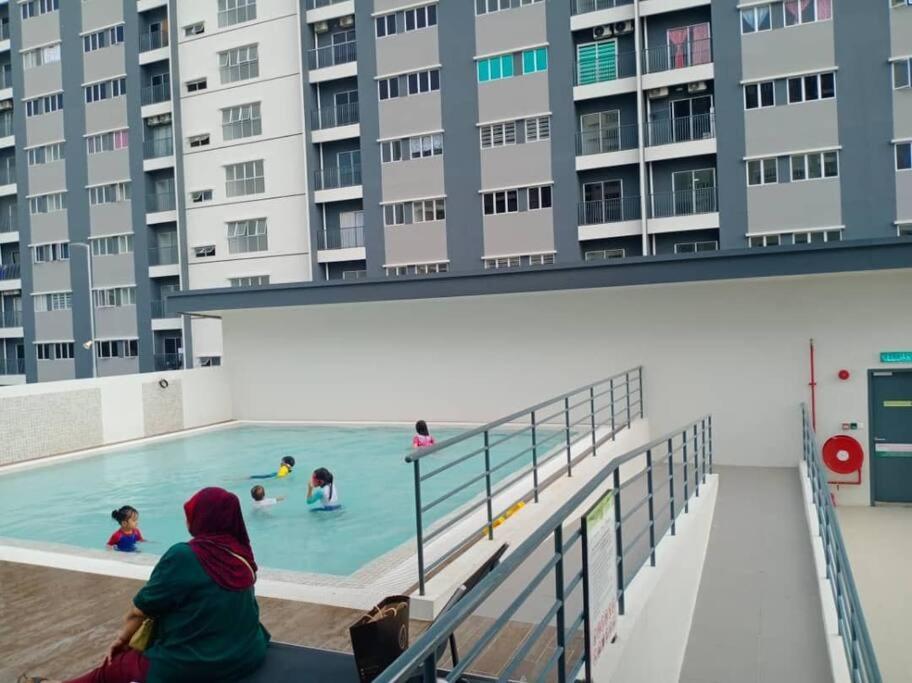 Pangsapuri Kita Impian Kami Swimming *